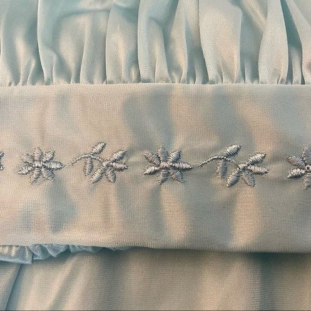 VINTAGE NWT Bernette New York Blue Lingerie Embroidered Nylon Night Gown Large - Picture 4 of 8